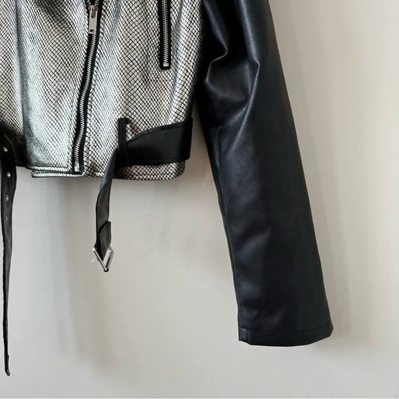 Kate Hewko-Metallic Fine Print Snake Skin Faux Cropped Moto Jacket (Large) - Picture 11 of 16